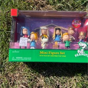 Charlie Brown Mini Figure Set